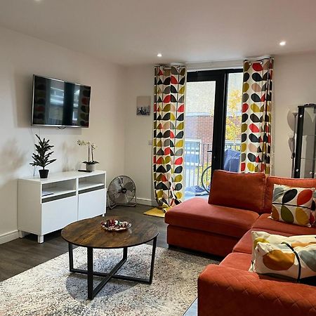 Modern En-Suite Room And Self Catering In Лондон Екстериор снимка