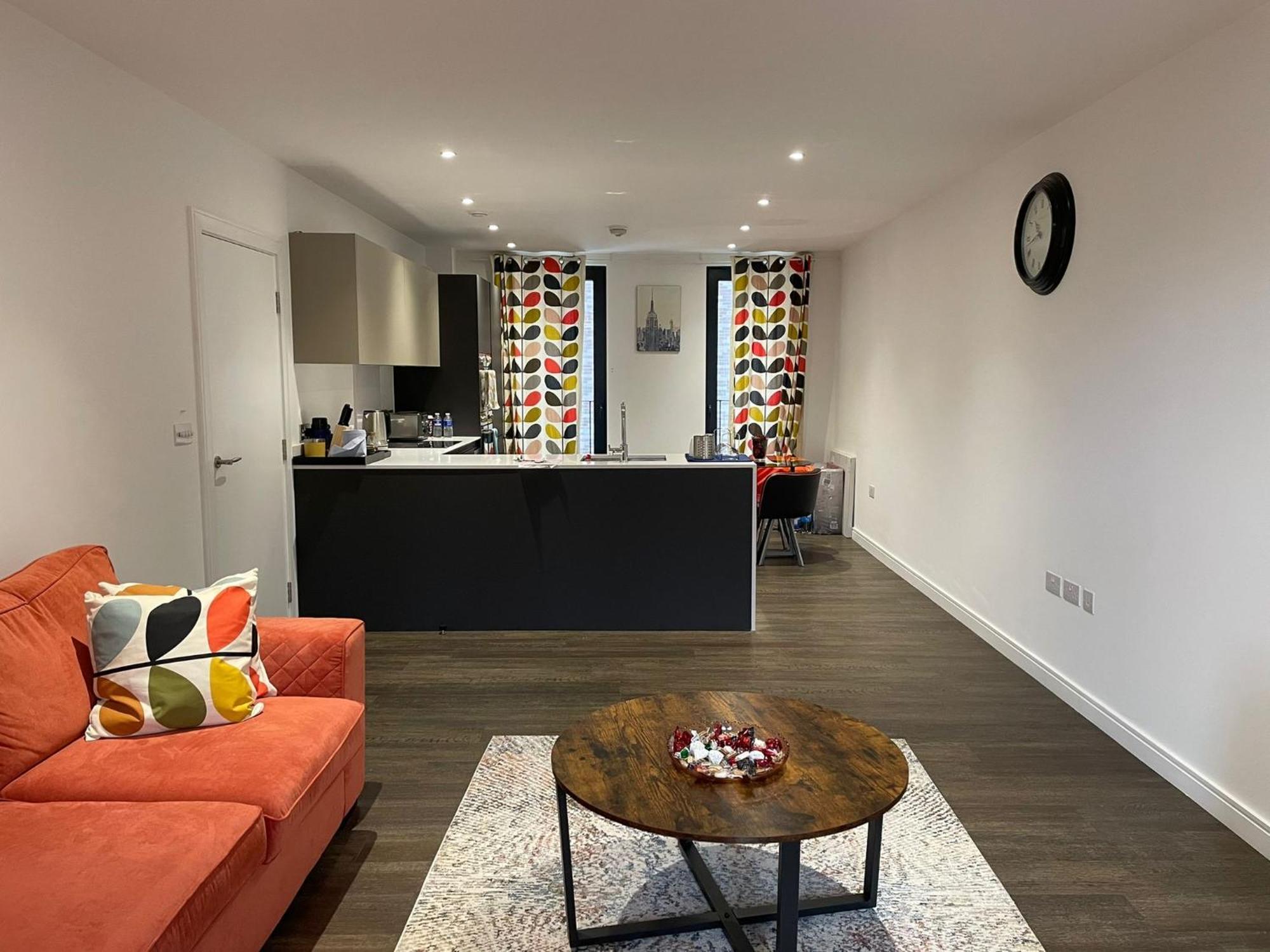 Modern En-Suite Room And Self Catering In Лондон Екстериор снимка