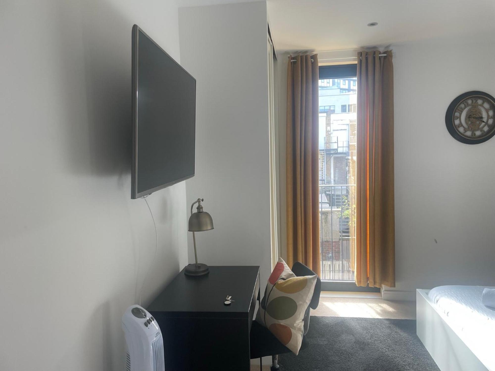 Modern En-Suite Room And Self Catering In Лондон Екстериор снимка