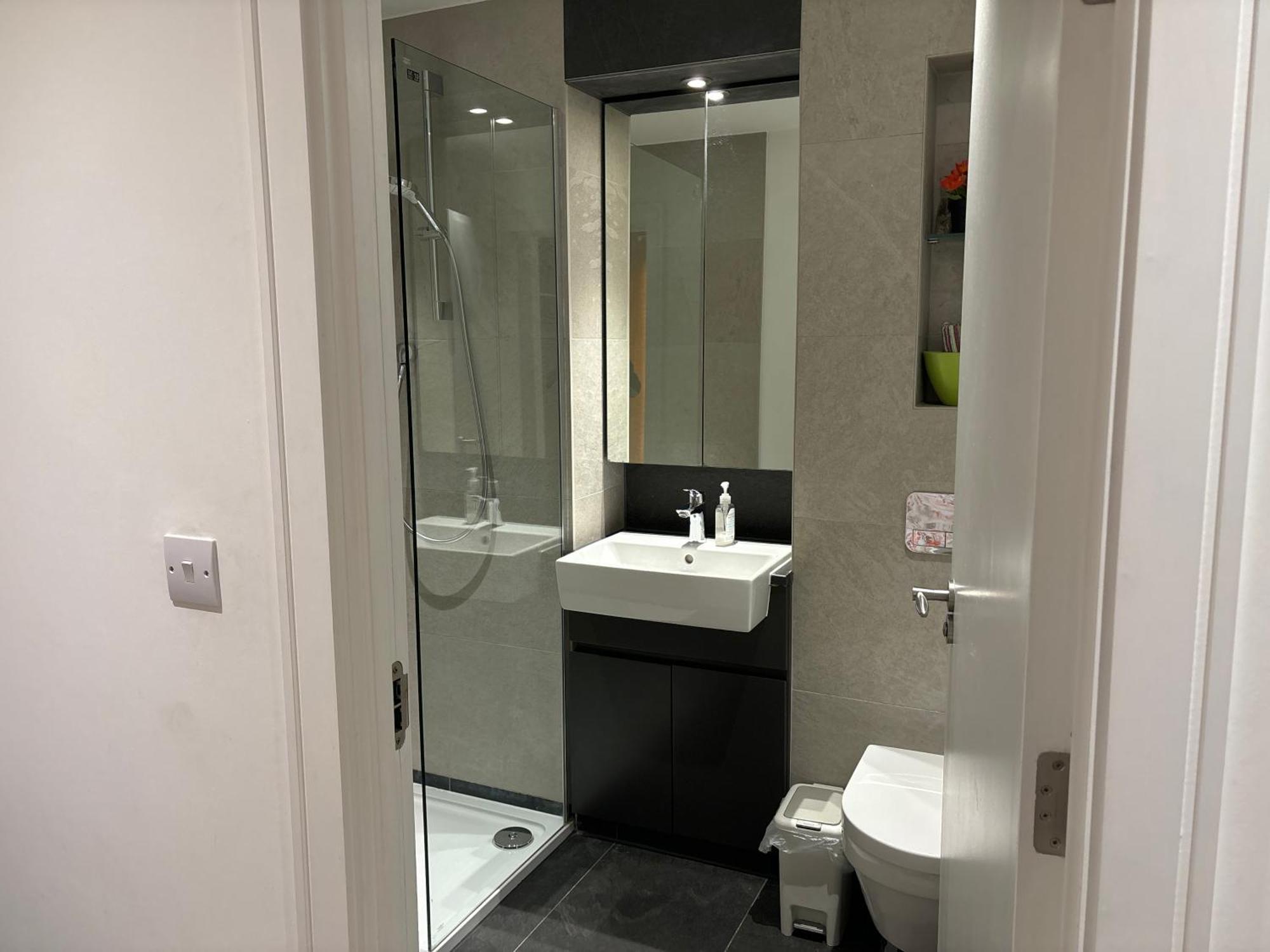 Modern En-Suite Room And Self Catering In Лондон Екстериор снимка